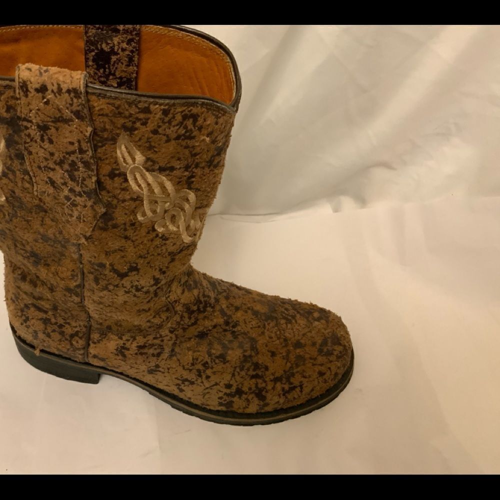 Justin boots Brown  Distressed leather embroidered  Boots Size 9 B Jel inserts